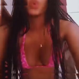Laura Santos - Image 14