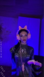Lena Devis - Image 6