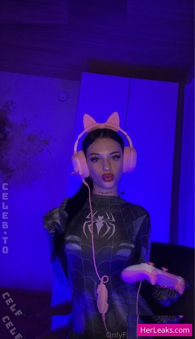 Lena Devis - Image 6
