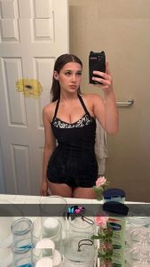 Sara Dobrik - Image 8